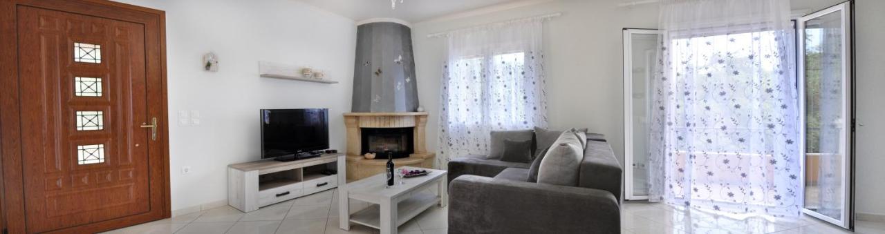 Villa Angelika เลียปาเดส ภายนอก รูปภาพ